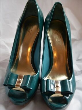 Coach Teal Patent Peep-Toe Bow Pumps with Gold Accent 8B original price 225$